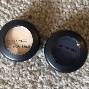 2 Authentic MAC eyeshadows. FOR SALE!